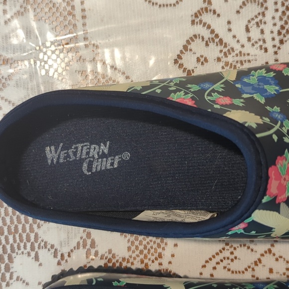 Western chief garden clogs floral hummingbirds size 9 - Picture 2 of 5